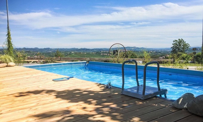 La Morra Apartment | Beautiful apartment for 4 people with WIFI, pool, TV, patio, pets allowed and parking
