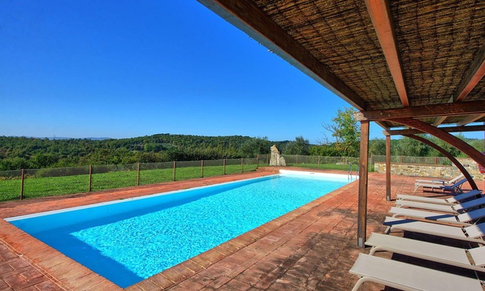 Castelnuovo Berardenga Apartment | Beautiful apartment for 5 guests with pool, A/C, TV, panoramic view and parking, close to Siena