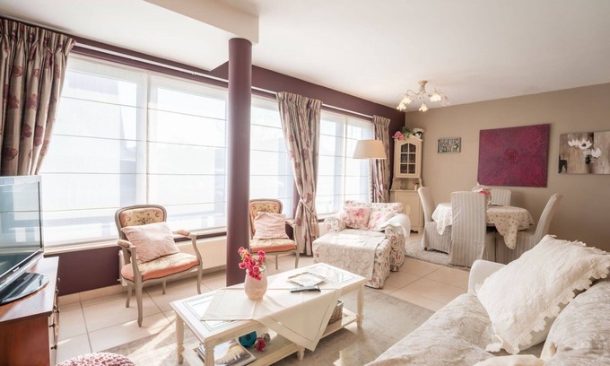 Wenduine Apartment | Beautiful apartment for 2 guests with WIFI, TV, terrace, pets allowed and parking