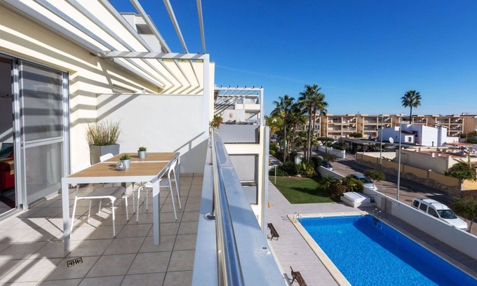 Vinaros Apartment | Beautiful apartment for 4 people with WIFI, pool, A/C, terrace and pets allowed