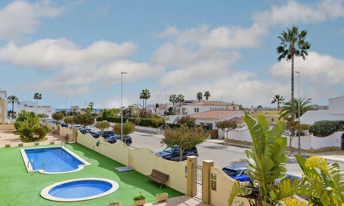 Vinaros Apartment | Beautiful apartment for 4 people with pool, A/C, WIFI, TV, terrace, pets allowed and parking