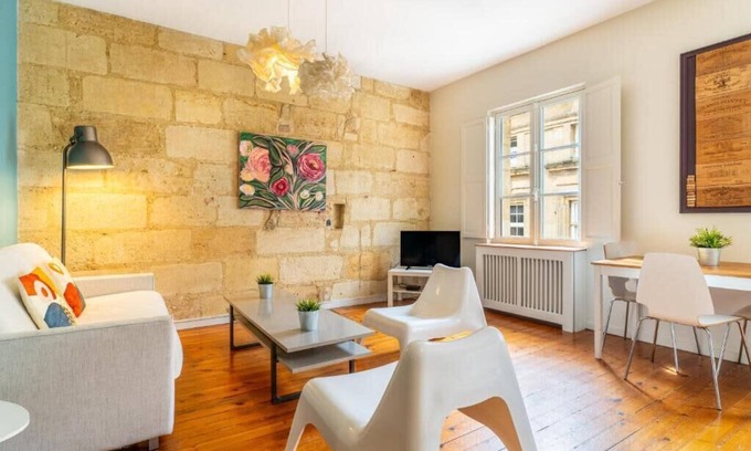 Hotel de Ville - Quinconces Apartment | Beautiful apartment for 4 heart historic district, near rue St-Catherine