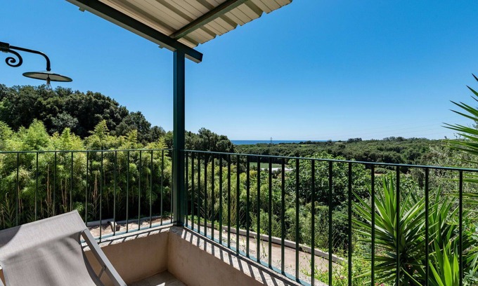 Cervione Apartment | Beautiful apartment for 6 people with A/C, WIFI, TV, patio, pets allowed, panoramic view and par.