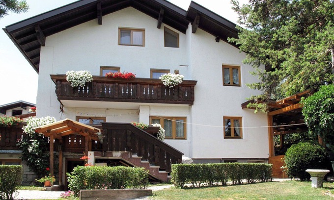 Imst Apartment | Beautiful apartment for 8 people with WIFI, TV, terrace and pets allowed