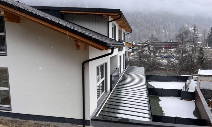 Laengenfeld Apartment | Beautiful apartment for 8 guests with hot tub, WIFI, TV, balcony and parking