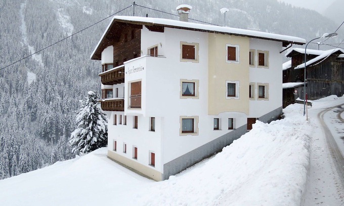 Kappl Apartment | Beautiful apartment for 20 people with WIFI, TV, balcony and parking