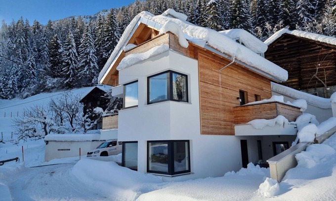 Landeck Apartment | Beautiful apartment for 4 guests with WIFI, TV, balcony, pets allowed and parking