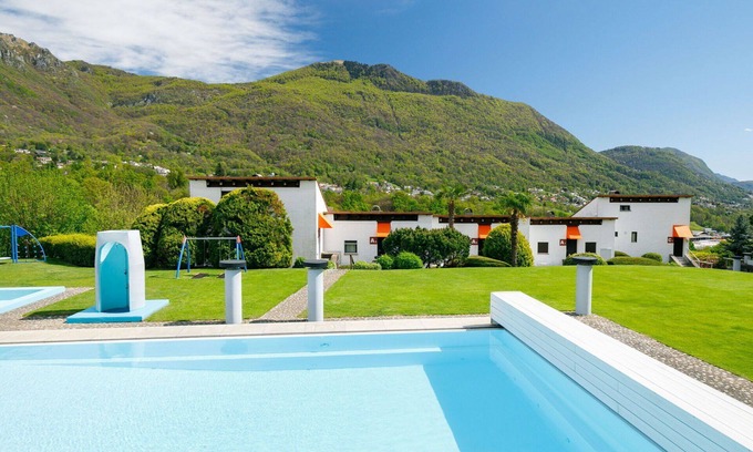 Sonvico Apartment | Beautiful apartment for 5 guests with WIFI, pool, patio, pets allowed, panoramic view and parking