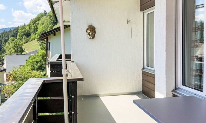 Trin Apartment | Beautiful apartment for 2 people with WIFI, TV, balcony, pets allowed, panoramic view and parking