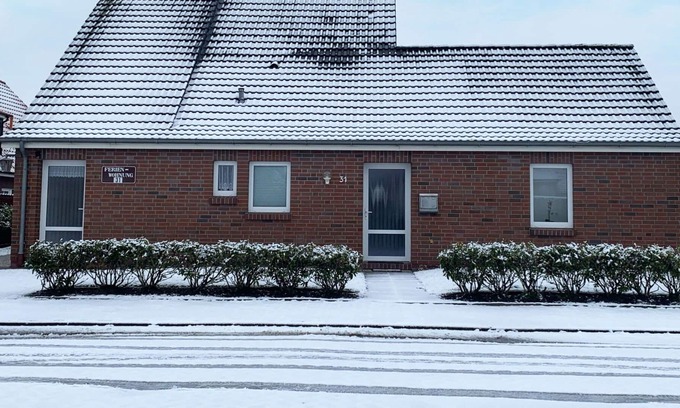Norddeich Apartment | Beautiful apartment for 4 guests with WIFI, TV, balcony and parking