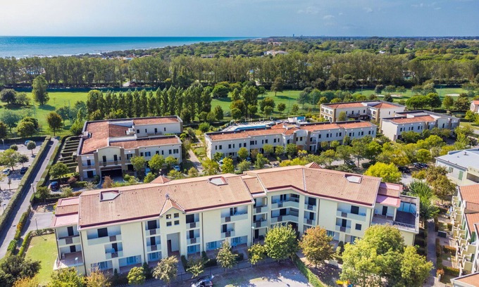 Caorle Apartment | Beautiful apartment for 6 people with A/C, WIFI, TV, balcony and parking