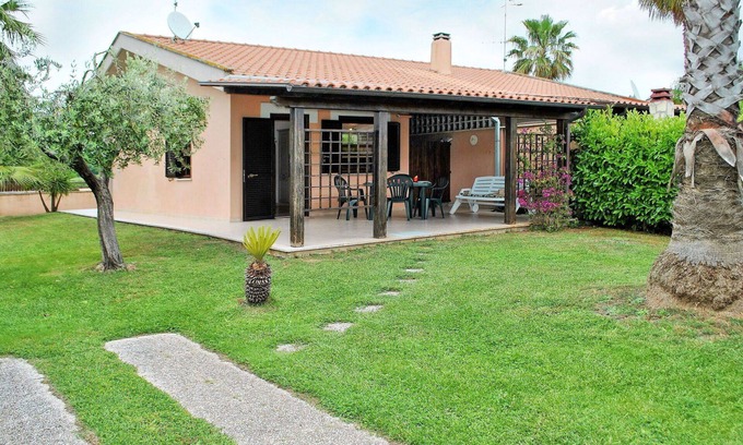 Fondi Apartment | Beautiful apartment for 6 guests with WIFI, A/C, TV, terrace, pets allowed and parking