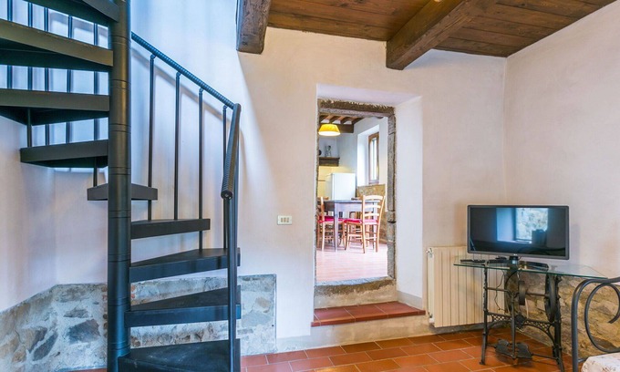 Pietrabuona Apartment | Beautiful apartment for 6 guests with pool, WIFI, TV, patio, pets allowed and parking