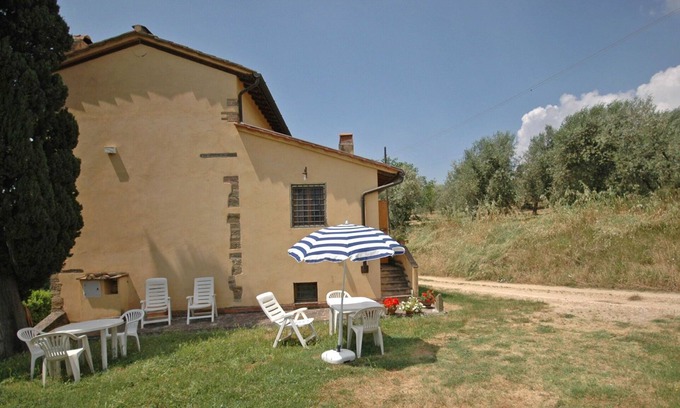 Romola Apartment | Beautiful apartment for 6 guests with pool, WIFI and parking, close to Florence