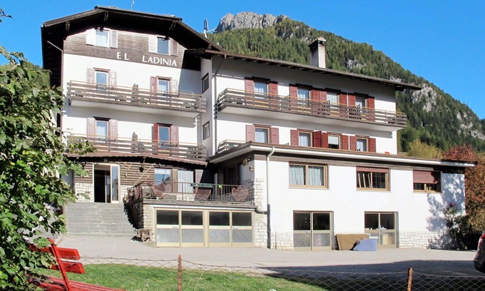 Moena Apartment | Beautiful apartment for 7 people with WIFI, TV, patio and pets allowed