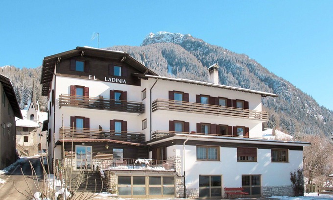 Moena Apartment | Beautiful apartment for 7 people with WIFI, TV, patio, pets allowed and parking