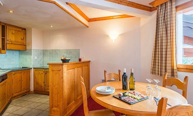 Plagne Soleil Apartment | Beautiful apartment for 4 people with WIFI, pool, TV, terrace, pets allowed and parking