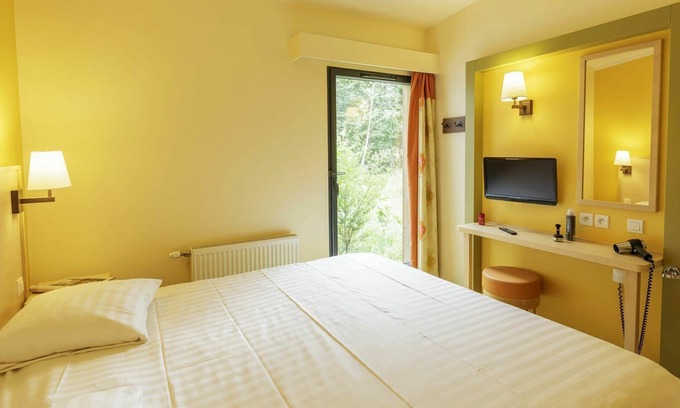 Hattigny House | Beautiful apartment in villa for 4 guests with hot tub, pool, WIFI, TV and terrace