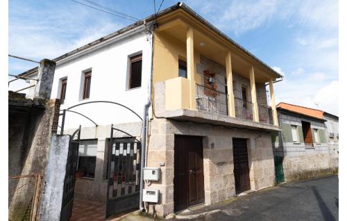 Arnoia Apartment | Beautiful Apartment In A Arnoia