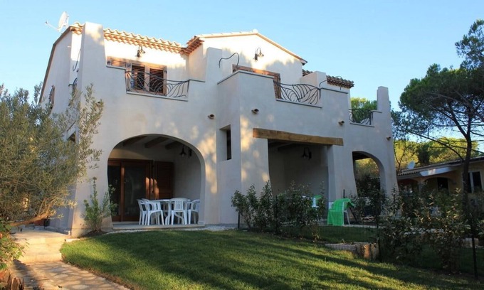 Cala Liberotto Apartment | Beautiful apartment in a villa on the sea and direct access to the beach