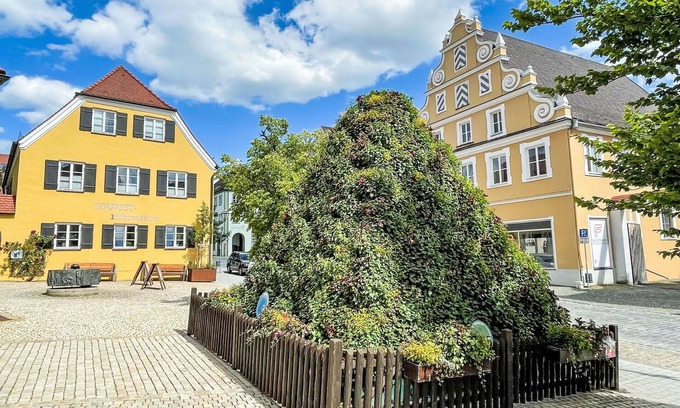 Wemding House | Beautiful apartment in villa for 4 guests with WIFI, TV, terrace and parking