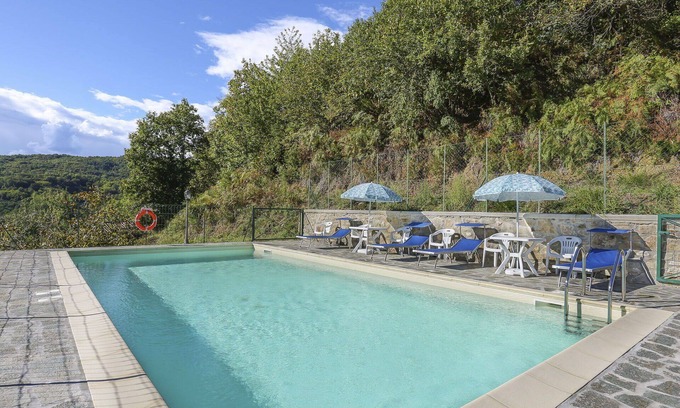 Villa Collemandina Villa | Beautiful apartment in villa for 4 people with WIFI, pool, terrace, pets allowed and parking