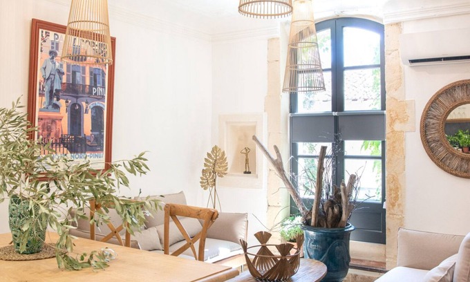 Arles City Centre Apartment | Beautiful apartment in the heart of the Roquette district, comfort assured