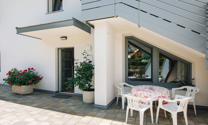 Caldonazzo Apartment | Beautiful apartment for 4 people with WIFI, TV, patio, pets allowed and parking