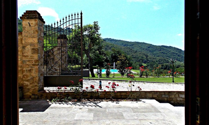 Dicomano Apartment | Beautiful apartment for 6 guests with A/C, pool, WIFI, TV, pets allowed and parking