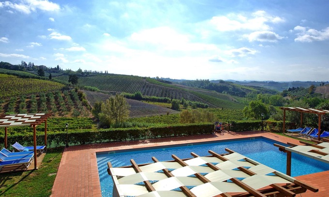 Certaldo Apartment | Beautiful apartment with WIFI, pool, A/C, TV, panoramic view and parking, close to San Gimignano