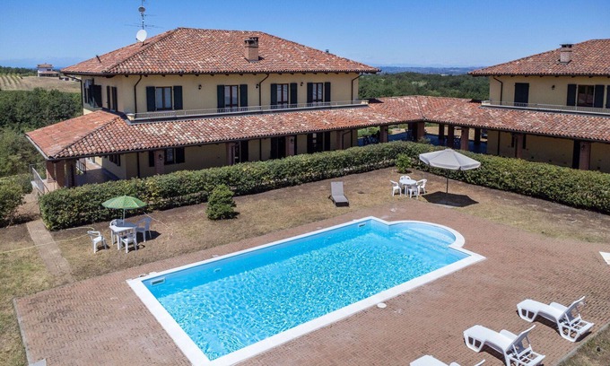 Mombaruzzo Apartment | Beautiful apartment for 12 people with WIFI, pool, TV, balcony and pets allowed