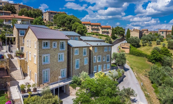 Montalcino Apartment | Beautiful apartment for 6 guests with WIFI, pets allowed, panoramic view and parking