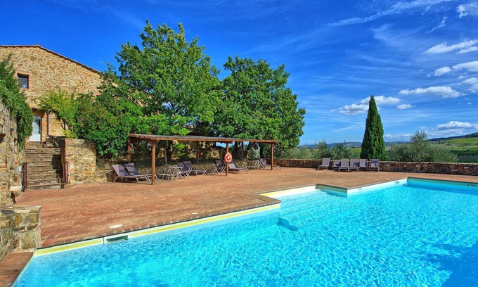Montalcino Apartment | Beautiful apartment for 4 guests with A/C, pool, TV, pets allowed, panoramic view and parking