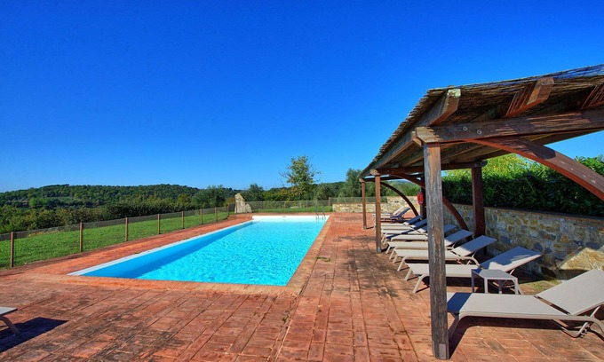 Castelnuovo Berardenga Apartment | Beautiful apartment for 2 guests with pool, A/C, TV, panoramic view and parking, close to Siena