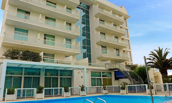 Marina di Vasto Apartment | Beautiful apartment for 4 people with A/C, WIFI, pool, TV, patio, pets allowed and parking