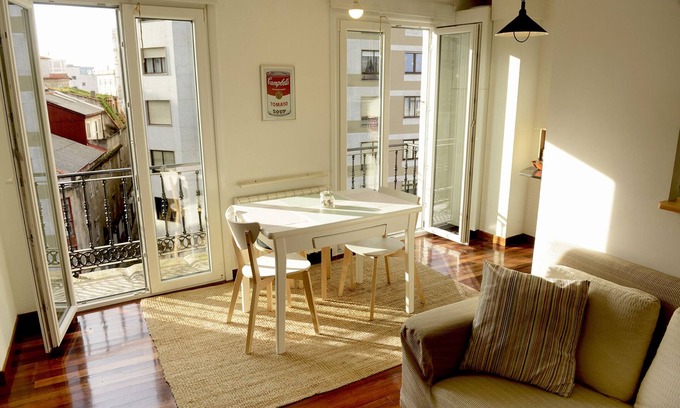 Vigo Apartment | Beautiful apartment overlooking the estuary. Central. Cozy