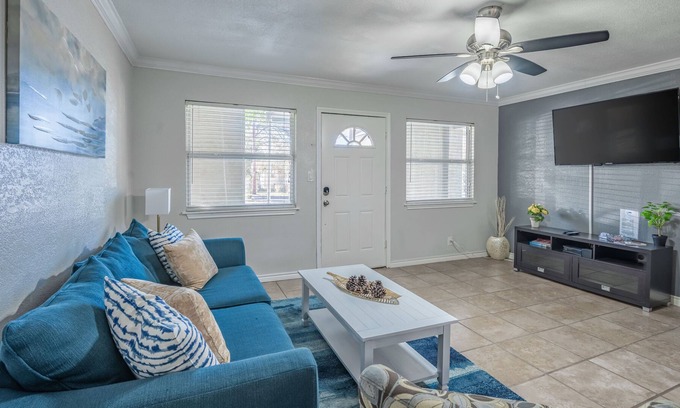 Mahncke Park Apartment | Beautiful Apartment,walking from Botanical Gardens, Zoo, Park. 8 min to Downtown