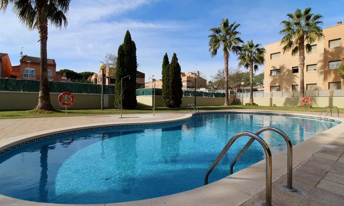 Cambrils Apartment | Beautiful apartment with terrace and swimming pool 1300m from Vilafortuny beach