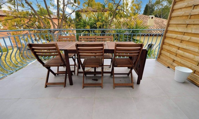 Hyeres Apartment | Beautiful apartment with terrace