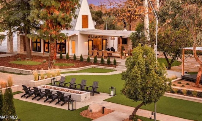 Agoura Hills House | Beautiful Architectural 2 Acre Estate!