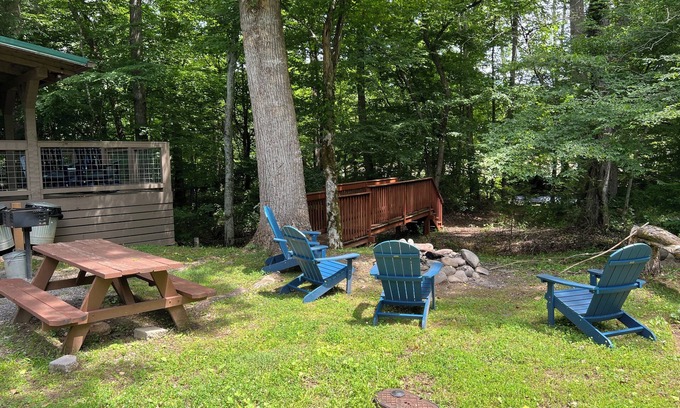 Cosby Cabin | Beautiful Authentic Log Cabin on Cosby Creek