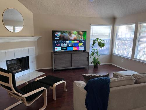 Plano House | Beautiful Backyard 4 Bd Vacation Home