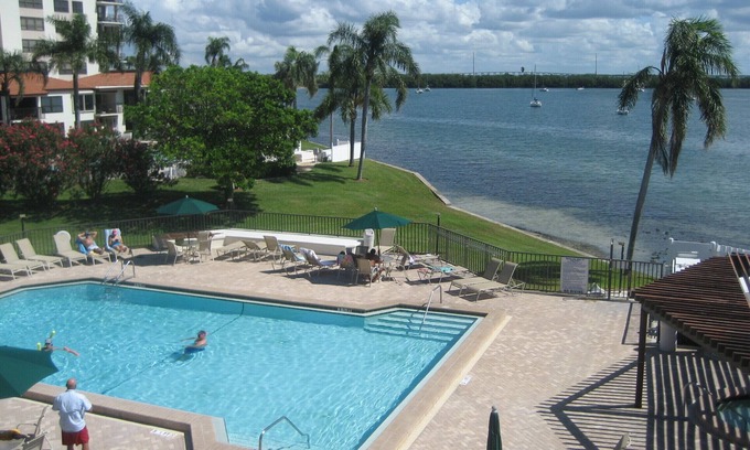 St. Petersburg Condo | Beautiful Bahia Pointe Waterfront Villa now available Sept/Oct 2025 $130 night