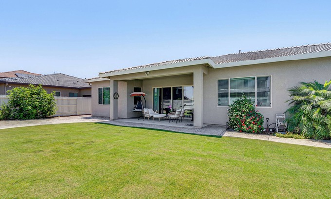 Greenacres House | Beautiful Bakersfield Home ~ 8 Mi to Downtown!