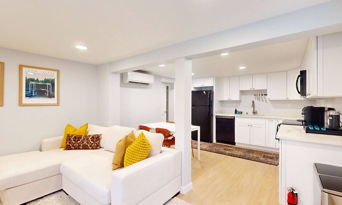 North Beacon Hill House | Beautiful basement unit with full kitchen & Wifi in Seattle