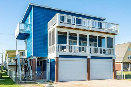 Surfside Beach House | Beautiful Beach & Bay 3 Decks Screened Porch