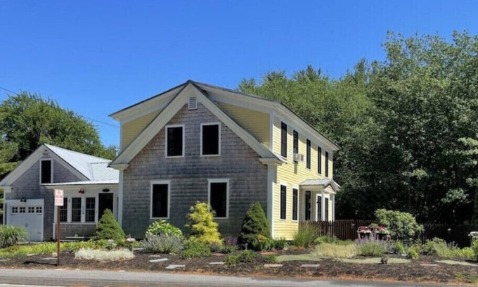 Southern Coast House | Beautiful Beach Farmhouse