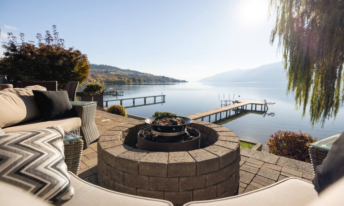 Central Okanagan House | Beautiful Beach Front home in Lake Country just outside Kelowna. Sleeps 8 adults