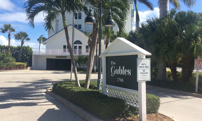 Central Beach Condo | Beautiful beach front condominum huge patio