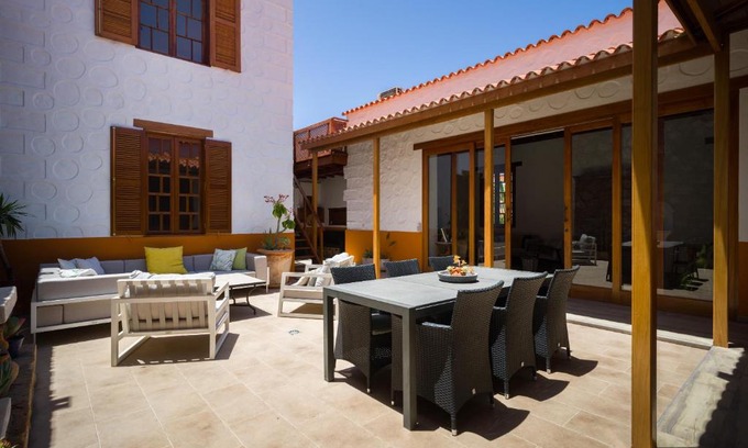 Lomo Quiebre House | Beautiful beach house in traditional Canarian style